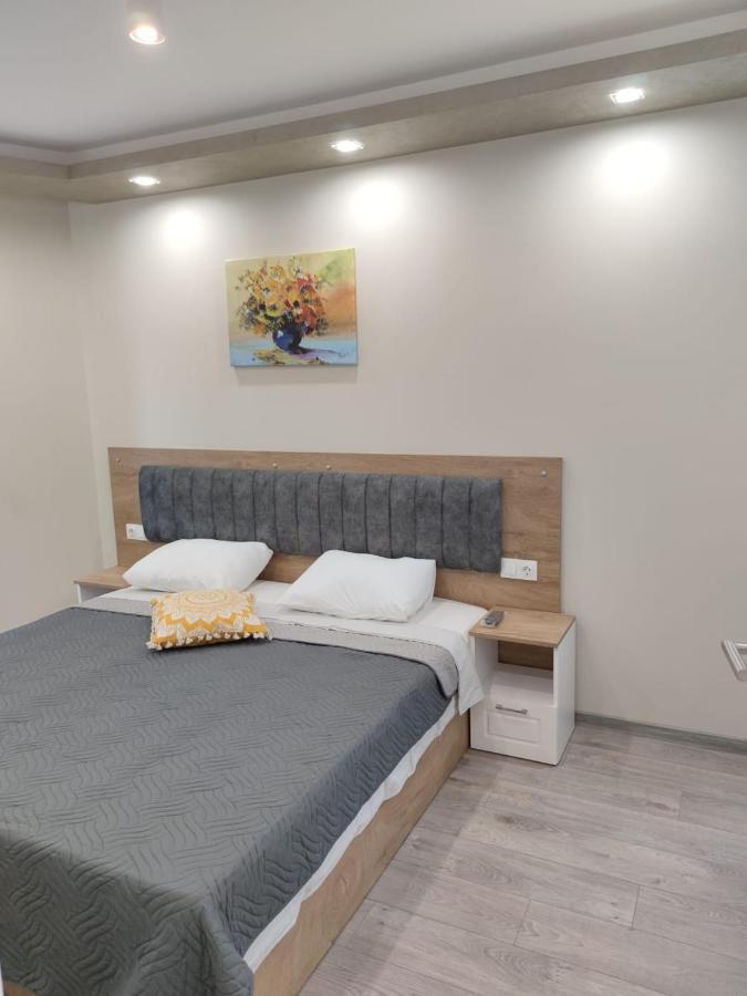 Flowers Apartment Dobrich Exterior foto