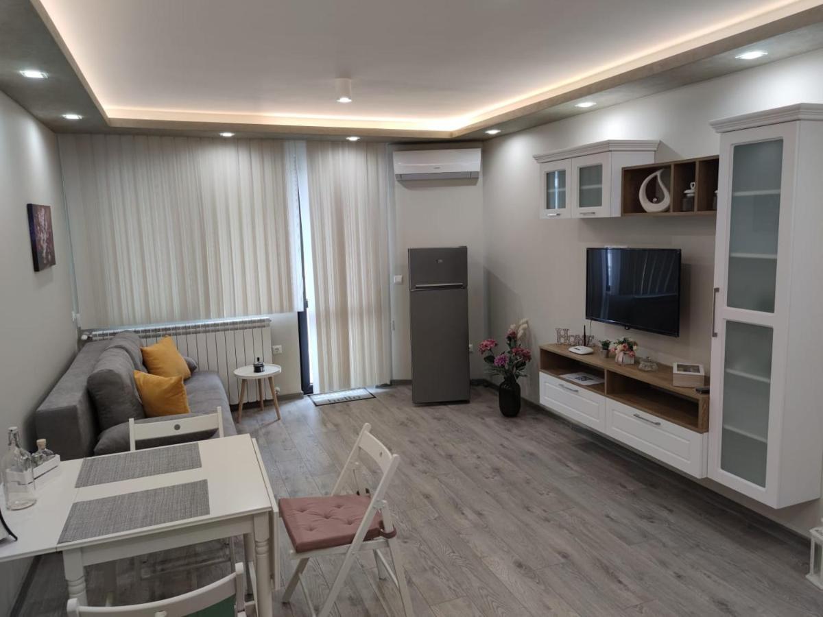 Flowers Apartment Dobrich Exterior foto