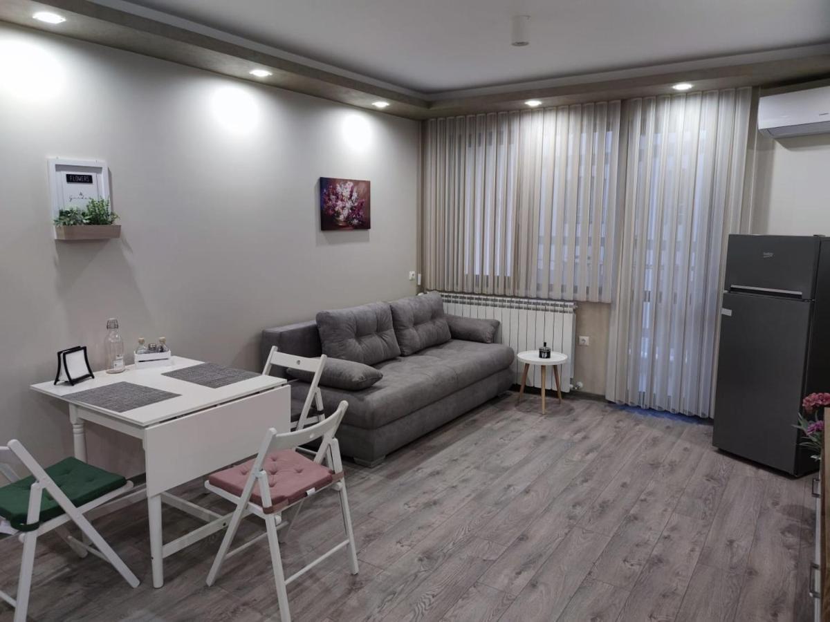 Flowers Apartment Dobrich Exterior foto