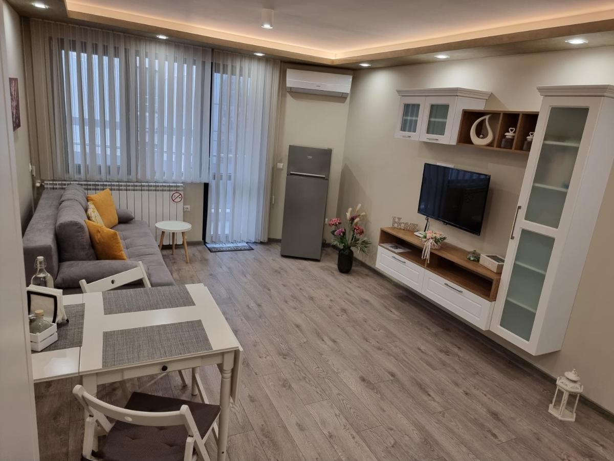 Flowers Apartment Dobrich Exterior foto
