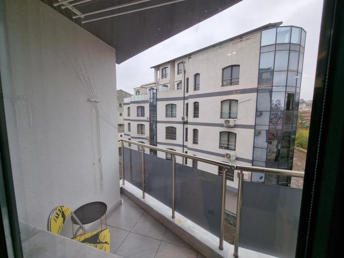 Flowers Apartment Dobrich Exterior foto